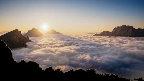 Cloudsea : a sea of clouds at sunrise